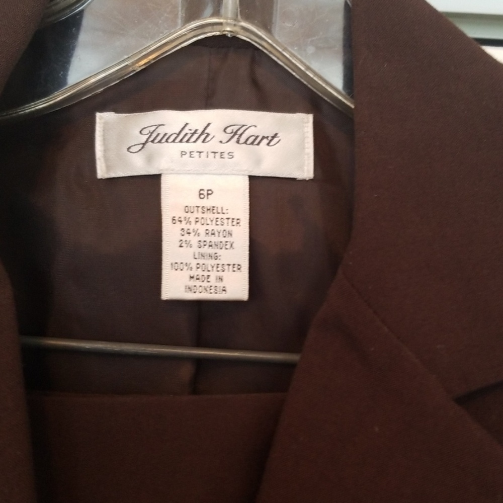 Women's suit - Picture 2 of 4